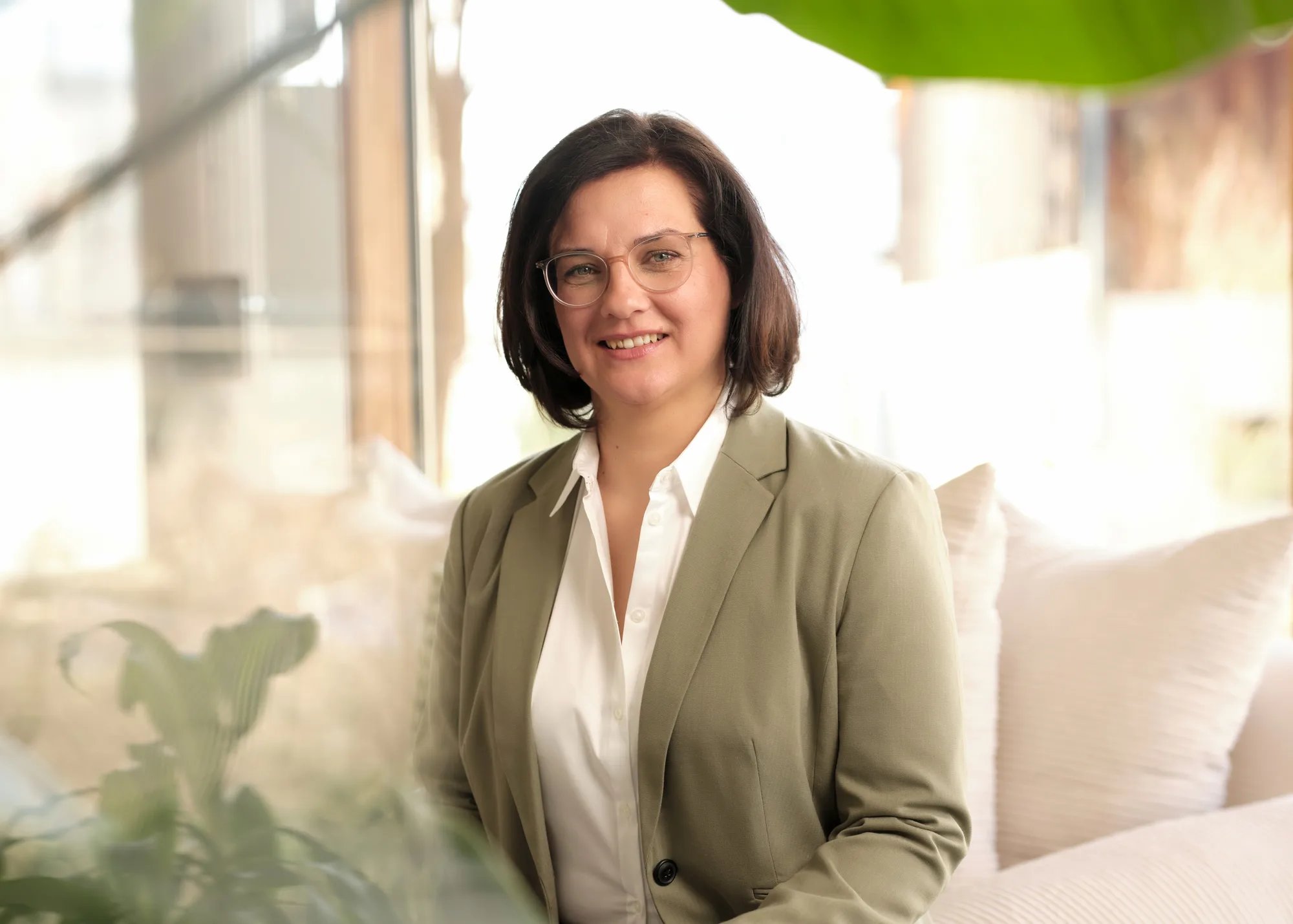 Sylvia Bertsch im Büro von proHaus Immobilienmanagement