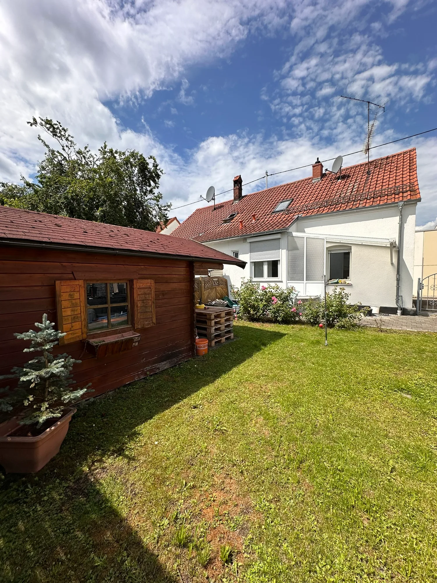Renovierte Doppelhaushälfte in ruhiger Lage